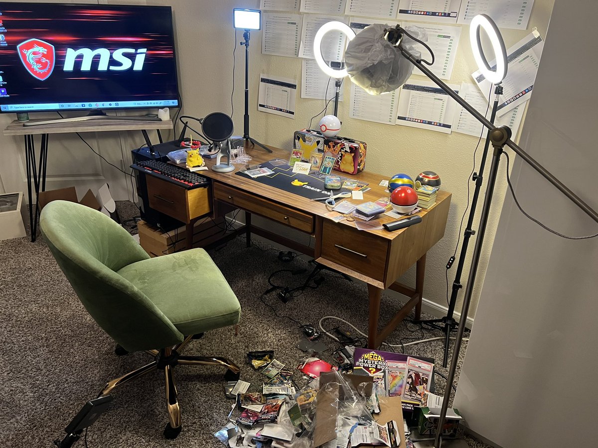 RocketReveals's tweet image. The aftermath of last night’s show! Thanks #mjholdings for the extra packs for the show!!!
#cgcgrading #pokemontcg #pokemoncards #pokemoncardopening #pokemonstreamer #twitch #youtube #pokemonstudio