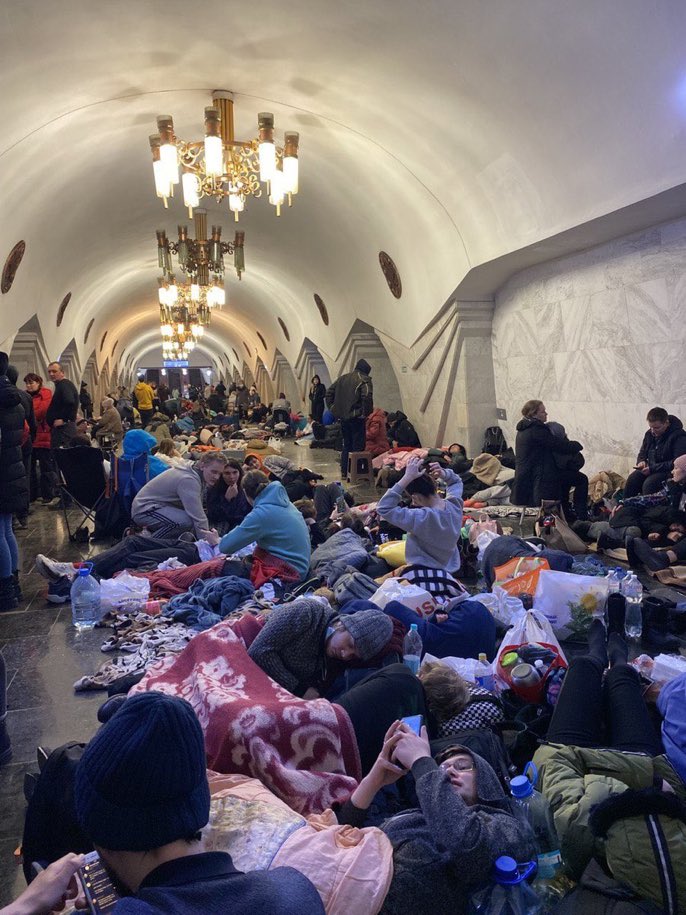 Metro de Londres, 1940 / Metro de Kharkiv, Ucraïna, 2022