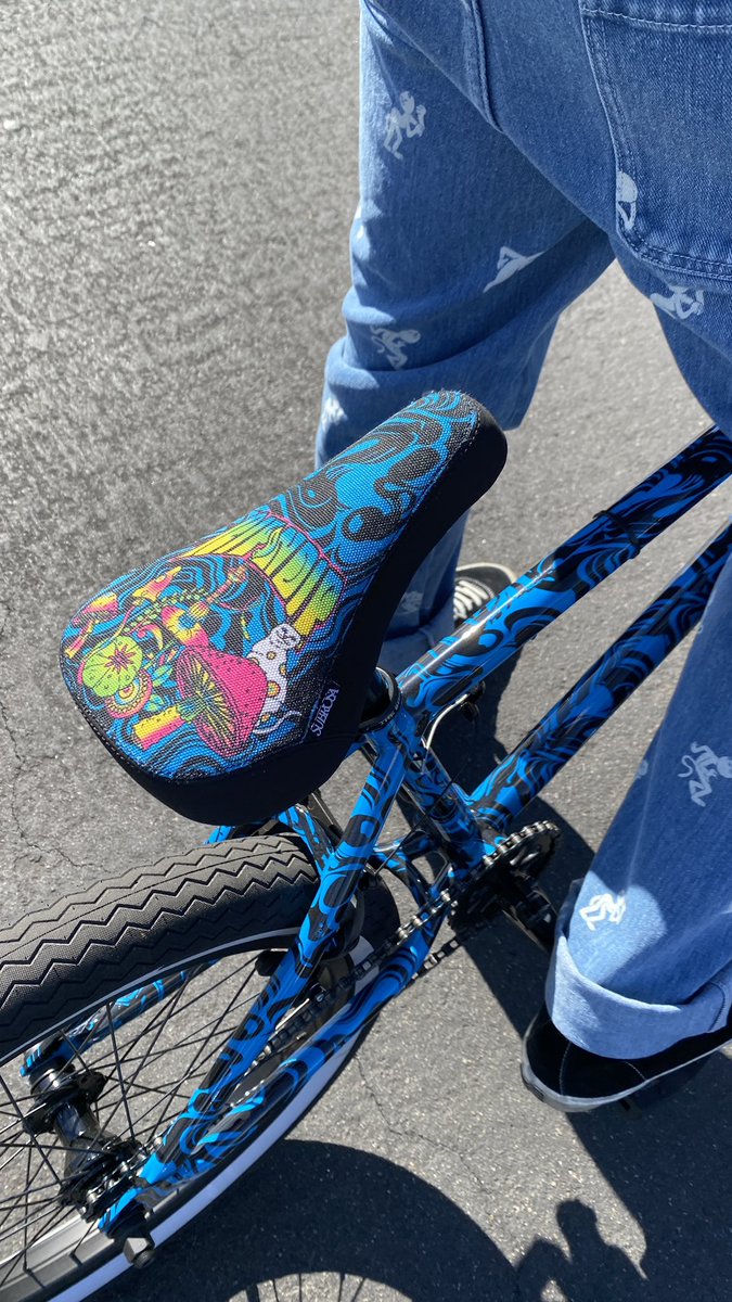 RIPNDIP's tweet photo. who knows how to ride a bike? https://t.co/CZ0xhlfp1b