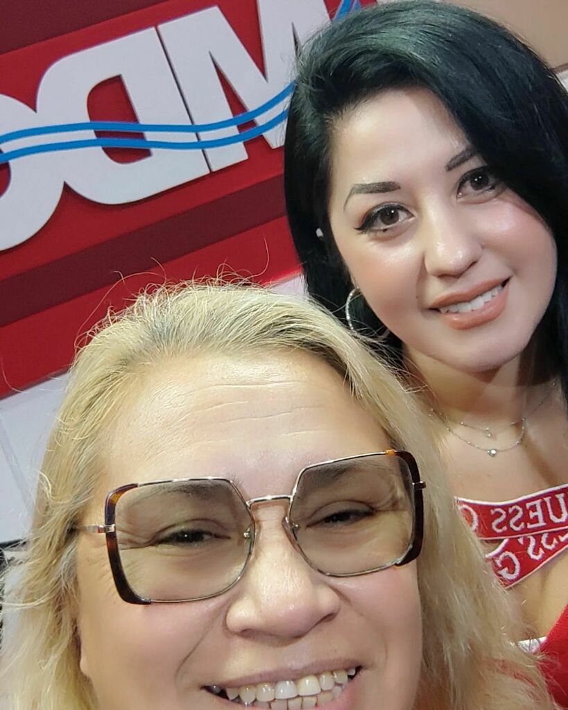 andyargentinita's tweet photo. Hoy es un día maravilloso donde Trending Topic coge una sucesora perfecta Sheila🇦🇷.Yo comienzo una nueva andadura de trabajo la cual no me permite x horarios seguir con mi Programa ...pero Volveré!!!!Estoy feliz y triste quiero agradecer a mi Director @marcelo_russo_40 y al … https://t.co/magJofgwni