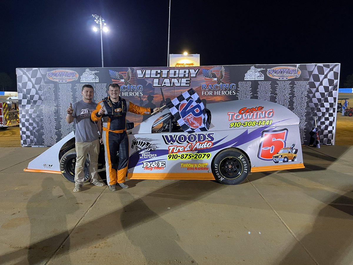 dwilson18D's tweet image. Decided after a long couple of weeks driving in #Speedweeks2022, I’d try back on my crew chief hat for my brother @EWils18 in his @Rocket_Chassis 602 Crate Mod. I’d say we did alright, proud of you E! #NCSpeedweeks