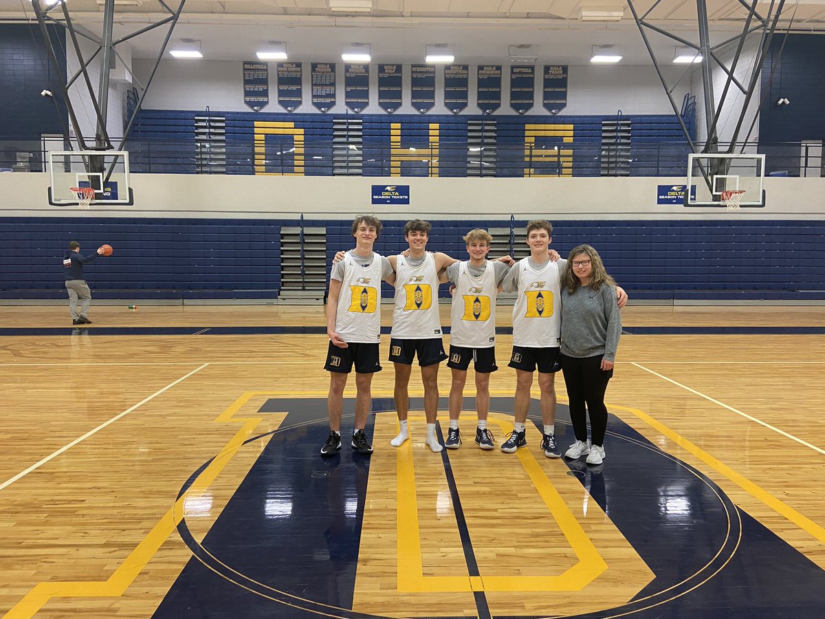detweiler_mark's tweet photo. Looking forward to honoring these seniors tomorrow night!  It’s been such a blessing to spend each day with them!  Let’s send them out with a great crowd!  6:00pm JV tip.  Senior recognition between games. https://t.co/Vjr3DrWT5z