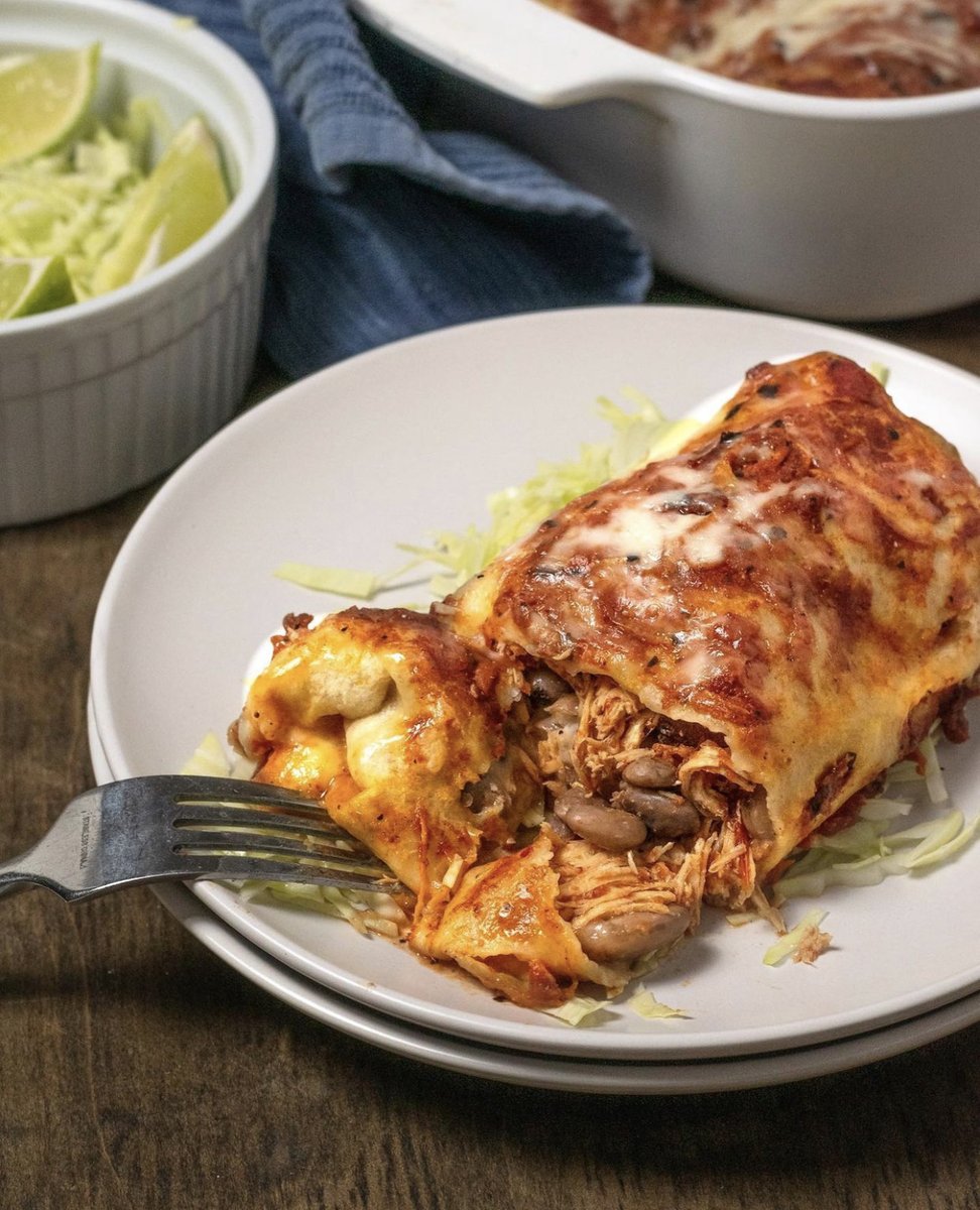 This looks delicious! Get this Chicken Pinto Baked Burrito Recipe from @worthingtoneats. 🤤