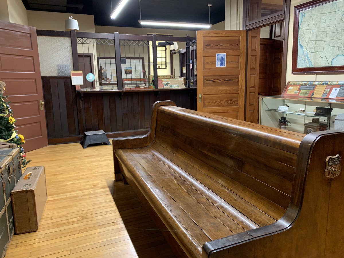 OneDelightfulL's tweet photo. For this week’s #Top4Theme #Top4Straight with @Giselleinmotion @Touchse @CharlesMcCool & @perthtravelers
Rails in Rural
🚂 Depot @LeavenworthCVB
🚂 Depot Junction City Museum, KS
🚂 @Amtrak @CityofNewtonKS
🚂 @HaysCVB #Kansas #railroad https://t.co/TqLbRpHvyc