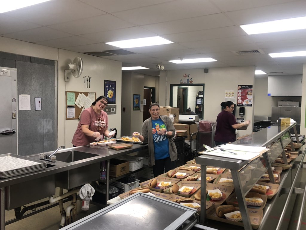 Central Elementary These Ladies Fed All Students In Record Time On Wednesday No Ice Storm Can Stop These Cafe Rockstars T Co By5c2fvprj Twitter