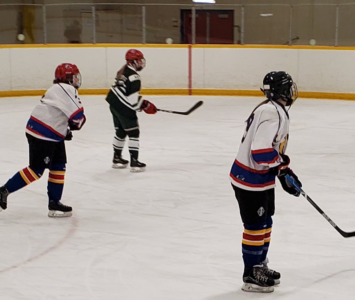 OakVisual's tweet photo. Oakridge Girls Hockey played an exhibition game today against MTS and won!! What an amazing group of young athletes we have at Oakridge - way to go Oaks. 🏒
@Oakridge_SS https://t.co/8zuiNR6L66