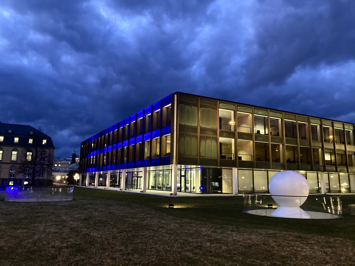 #stuttgart #landtag in blau/gelb #Ukraine