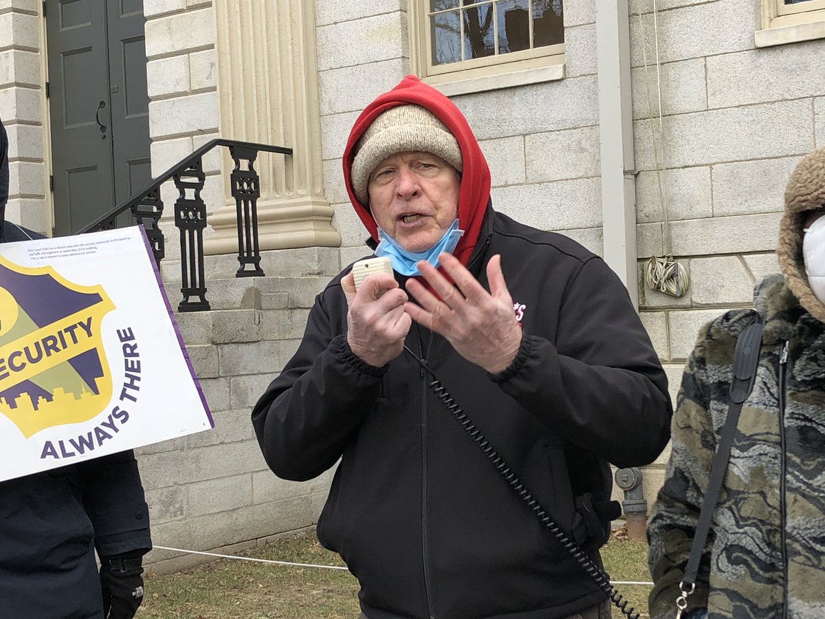 32BJSEIU's tweet image. Security officers marched thru #Harvard yard at 3:30 showing strength before contract negotiations open March 3. The rally followed one at 7:30 AM, and we’ll be back!Thx  grad student union members Ege and Justin, Local 26 dining  hall organizer Edward Childs, &amp;amp; more—#1u, y’all,