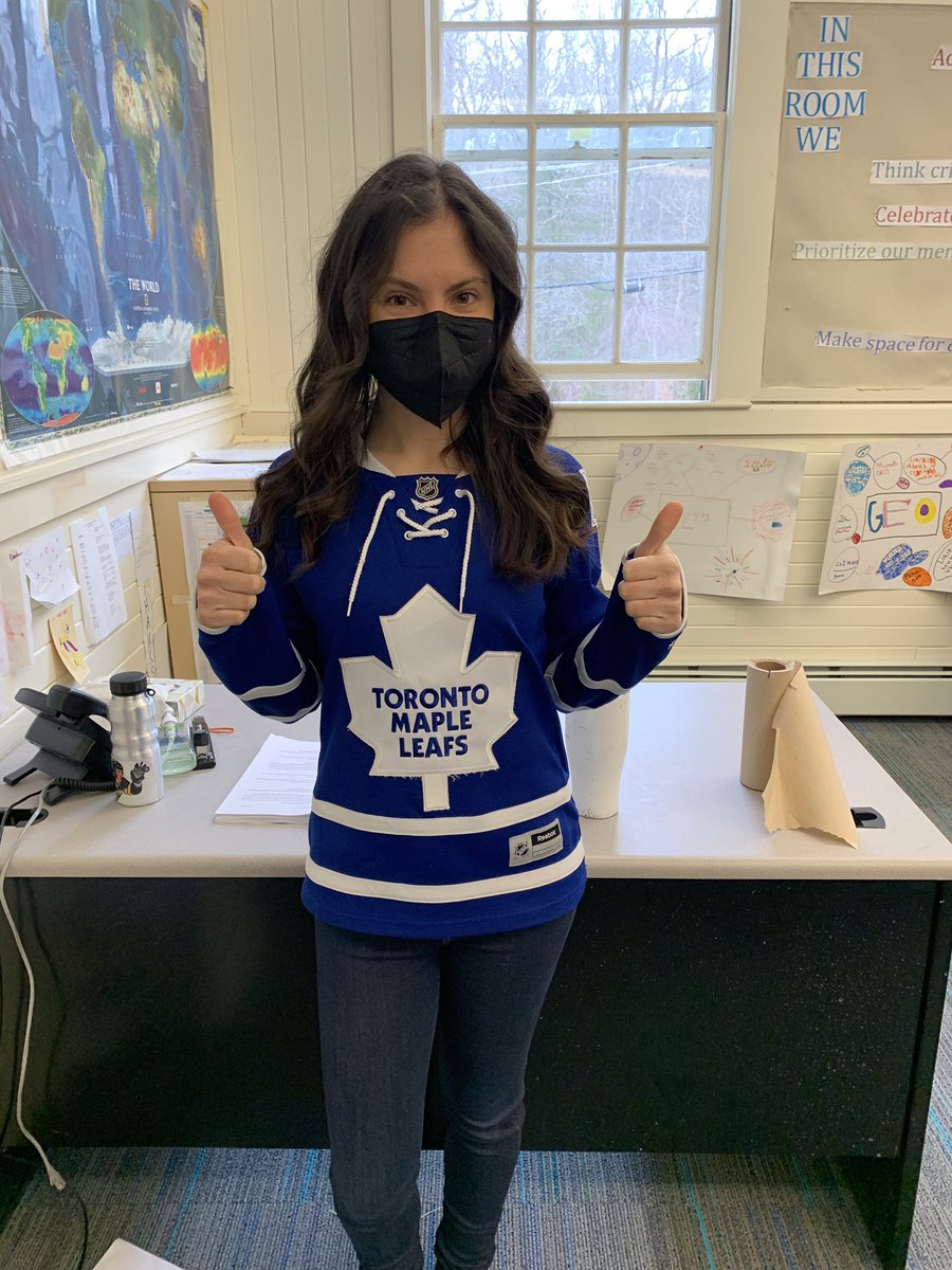 WLClassroom's tweet photo. I finished a #picturetalk of #LeChandaildeHockey today with students. I saw a fellow Canadian colleague (from Toronto) wearing this today. I had to ask her to stop by the class. Too perfect. @BrookwoodSchool https://t.co/AvnWIgv54U