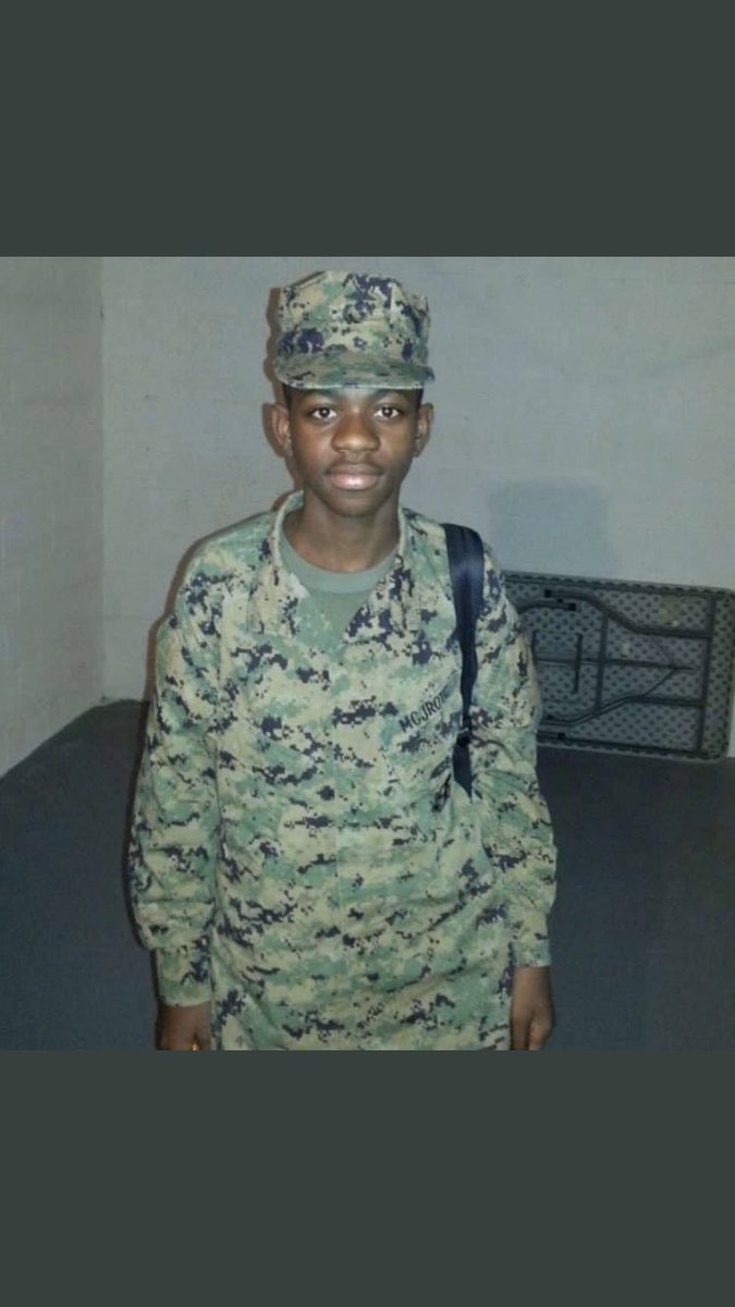Squilll33's tweet photo. Me when I get drafted because of the war with Russia  and my mom makes me take a first day of war picture https://t.co/pWsnPOTMAb