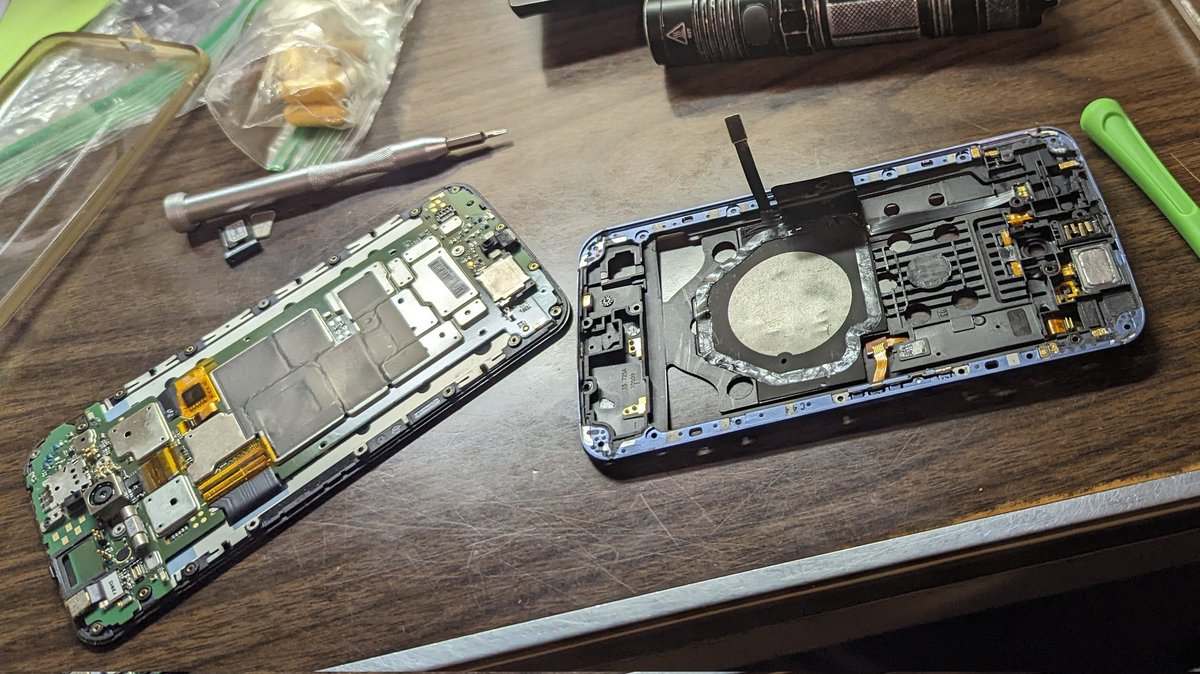 revgregory's tweet photo. #fixitfeb Giving my beloved Nexus 6 a new battery for the second time, it lives on as a 4G hotspot for my laptop. https://t.co/AdIiTZPDzX