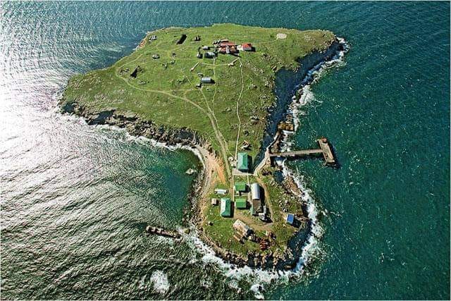 EuromaidanPress's tweet photo. -I am a Russian warship! Lay down arms&amp;surrender to avoid bloodshed and casualties! Otherwise, you will be hit! Roger!
-Russian warship, go f yourself!

Zmiinyi island, where13 🇺🇦 warriors laid down their lives today. 

Their deaths were not in vain! Eternal glory to the heroes! https://t.co/sCAKybYRVE