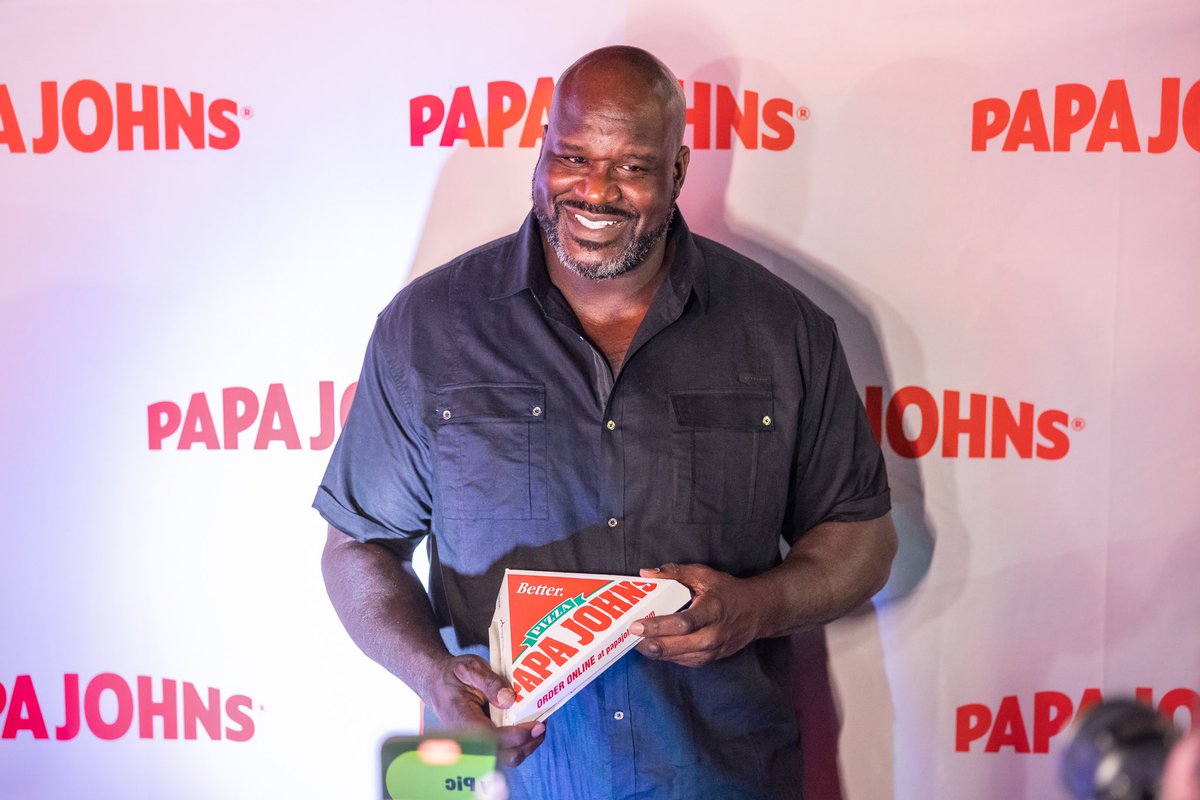 ShaqsFunHouse's tweet photo. We loved @PapaJohns all-new NY Style Pizza. It’s like the oversized slices were made for folding! How do you eat your NY Style Pizza? https://t.co/Mx2x4XmkVz