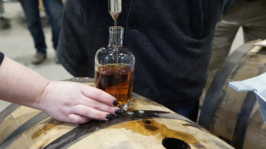 DistilleryTrail's tweet photo. Are Kentucky #Bourbon Single Barrel Sales Illegal? Kinda, sorta, YES. Emergency New Law Aims to Fix the Issue.

And this is likely a problem in 49 other states as well. 
#SingleBarrel #PrivateSelect #PrivateBarrelSelection https://t.co/cUh1vsiRc8 https://t.co/7zOyuRuM7H