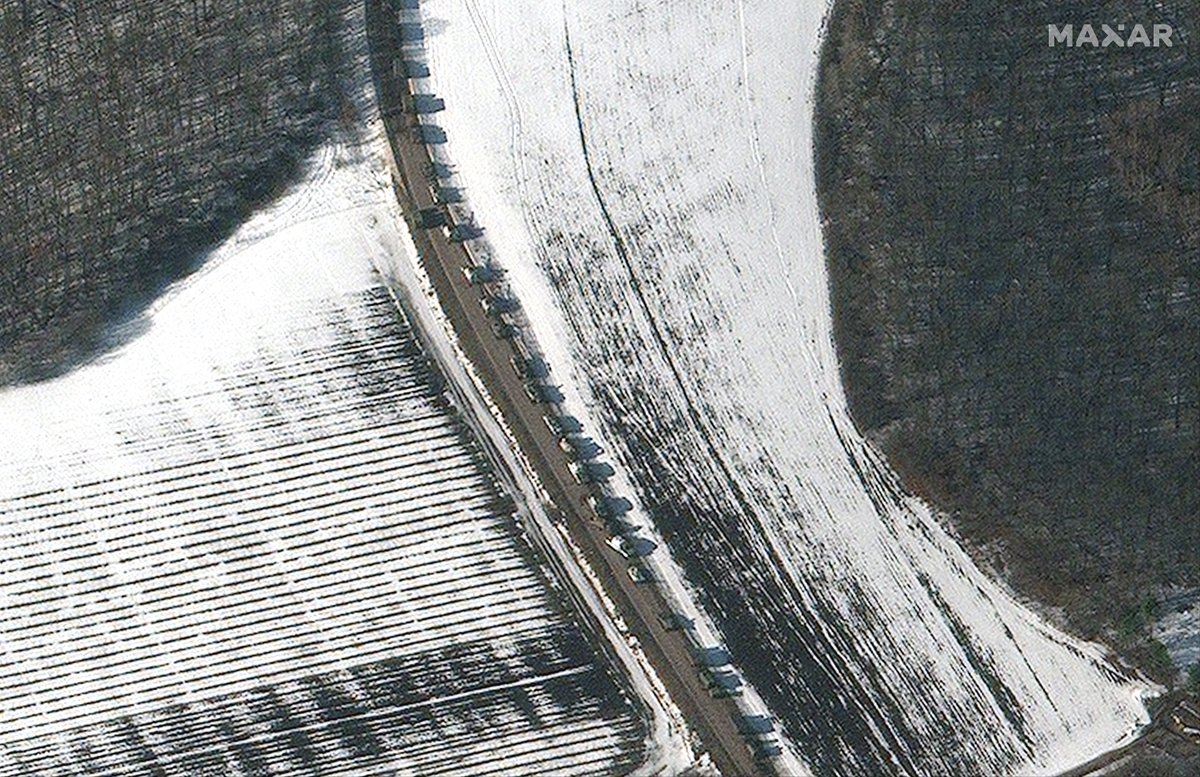 Maxar imagery captured a large Russian military convoy near Sergievka, which is ~6 miles east of the Ukraine border, and heading in a westerly direction toward  #Ukraine:  https://www.cnbc.com/2022/02/24/satellite-imagery-shows-russian-attack-on-ukraine-from-space.html  $MAXR