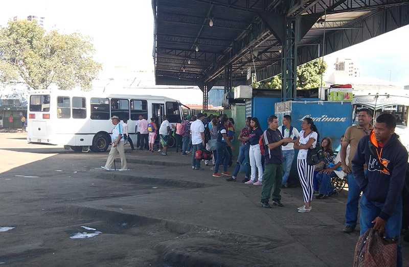 lomejordelosalt's tweet photo. #24febr #Aragua Paro técnico de transporte en varios municipios de Aragua. José Luis Trocel, presidente del Frente Unido de Transporte del estado Aragua, informó que están afectados al menos 6 municipios.

Información @mundoURWeb @InformacionVias 
@traficovv https://t.co/bxtby6oL7f