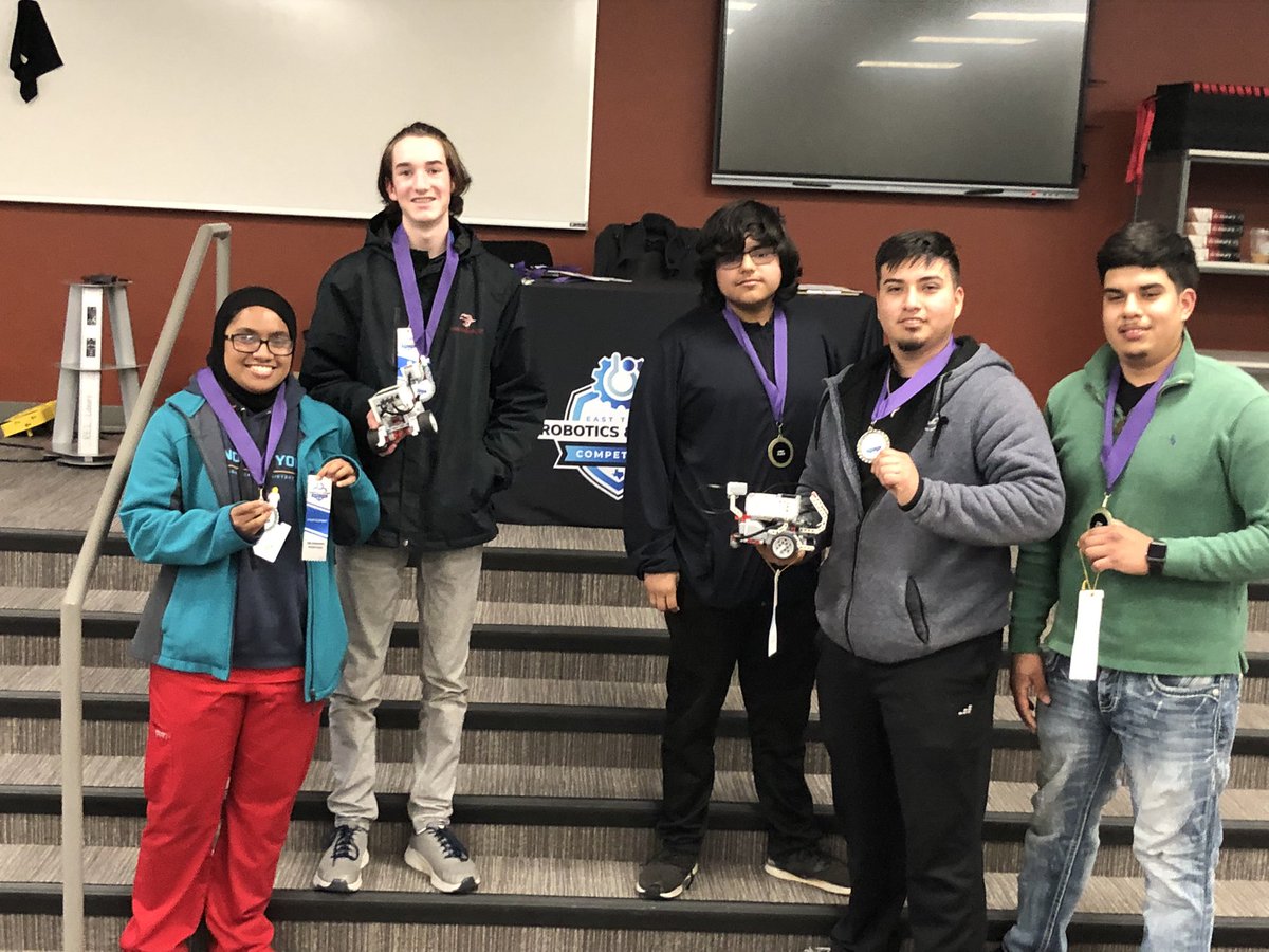 mcconnellh88's tweet photo. @TLRedRaiders wins 2nd place and @TylerHighLions wins 1st place! Way to go both teams, some fantastic team work and awesome building and programming! #ETXRobotics @tylerisdlearn @TylerISD https://t.co/EMAasBQmJc