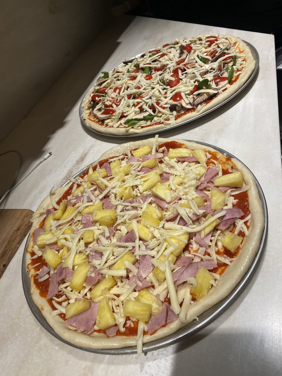 Those look like some pretty good pizzas considering the chef was learning how fMRI works #NRD2022