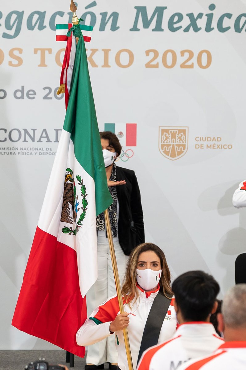 La bandera más bella del mundo🇲🇽 ¡La portaré con orgullo a donde sea que vaya!
