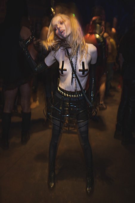 Wanna dance with me? 🖤 https://t.co/3ylmD9WGGs