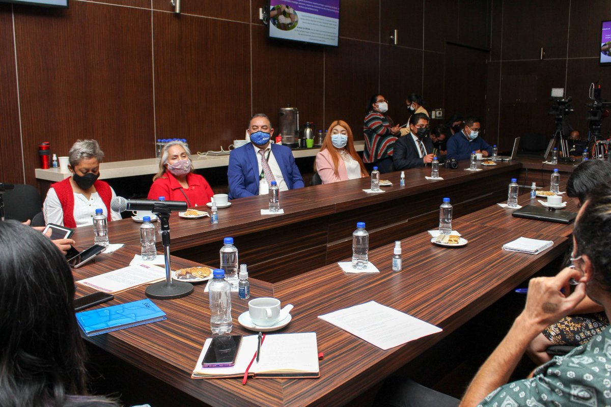 El visitador general de Supervisión Penitenciaria <a href="/CODHEM/">Comisión de Derechos Humanos del Estado de México</a> Carlos Valdés Andrade, ofreció la ponencia “El sistema penitenciario desde la óptica de los derechos humanos” y refirió que la normatividad estatal, nacional e internacional reconoce los derechos humanos (DDHH) de las PPL