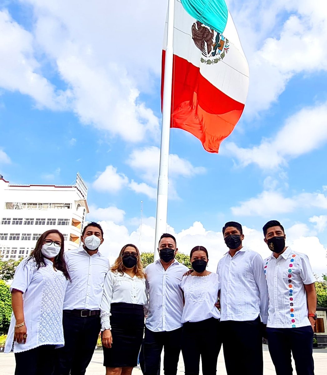 vlackper's tweet image. #24deFebrero 🇲🇽El dia de hoy rendimos homenaje a nuestro labaro patrio. La Bandera, junto con el Escudo y el Himno Nacional, son los símbolos que nos representan y nos unen como nación mexicana. ❤️