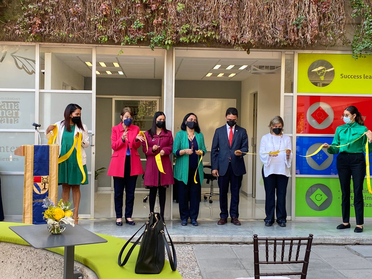 FerLlergo's tweet photo. Celebro el lanzamiento del SMART @UPBonaterra, que potenciará aún más lo que el campus ha consolidado en desarrollo de habilidades blandas y formación integral de alumnos. Próximamente también en @UPgdl, este centro intercampus es un gran paso del #CIIE y la #InnovaciónEducativa. https://t.co/qwdW3Omg81