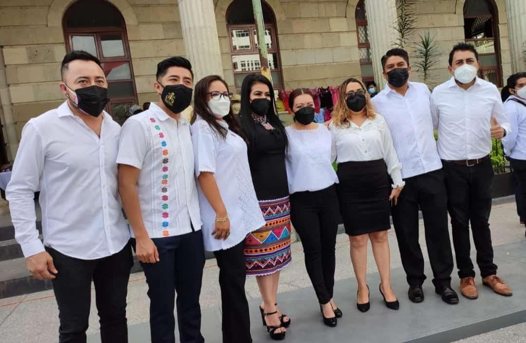 vlackper's tweet image. 🇲🇽 Con nuestra presidenta Municipal #NormaOtiliaHernándezMartínez, hoy rendimos homenaje a nuestro lábaro Patrio. La Bandera, junto con el Escudo y el Himno Nacional, son los símbolos que nos representan y nos unen como nación mexicana.