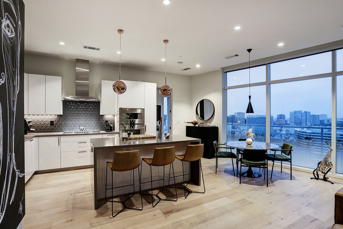 TKImages's tweet photo. Sophisticated, chic &amp; a touch of moody 👌

4521 San Felipe #1804 | 1,487 sq ft | Briar Hollow | $875,000 USD | MLS# 38417272

Photographer: Mark Krampitz
Editor: Michele Gomez
Agent: Hedley Karpas | Martha Turner Sotheby's International Realty
#realestate #highrise #houston https://t.co/FP5ahIjdn5