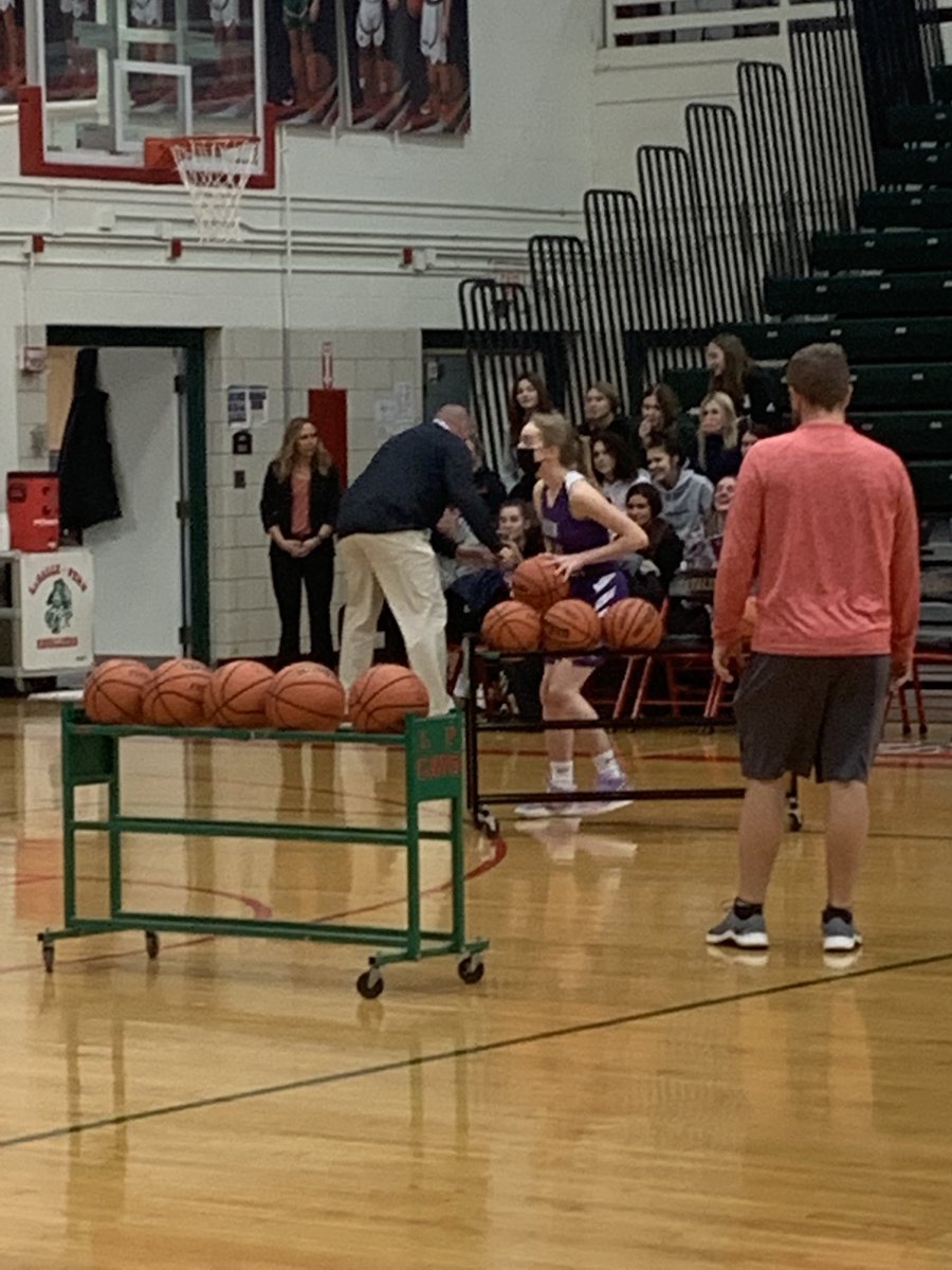 🏀👑duchess Abby Knipple competing in tonight’s 3 point shootout at the lasalle-Peru sectional! Whole team in attendance to support!