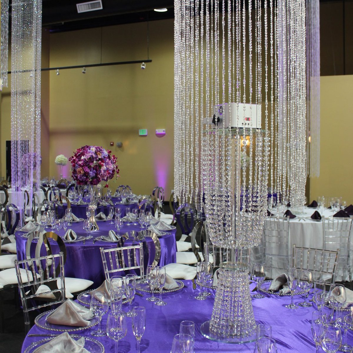 occasionshall's tweet photo. Every table needs some “bling”.  #tabledecorations #tablesettings #tablesettingideas #partyplanning #weddingplanning https://t.co/FZcTVxlhnx