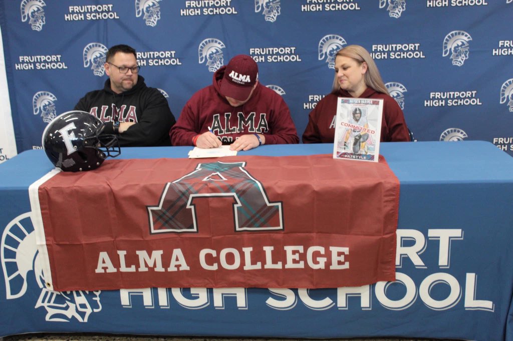 HaydenHarper_62's tweet photo. Can’t wait to start this journey @AlmaScotsFB Let’s get to work!!! ❤️🤍 https://t.co/ZRken7wl4F