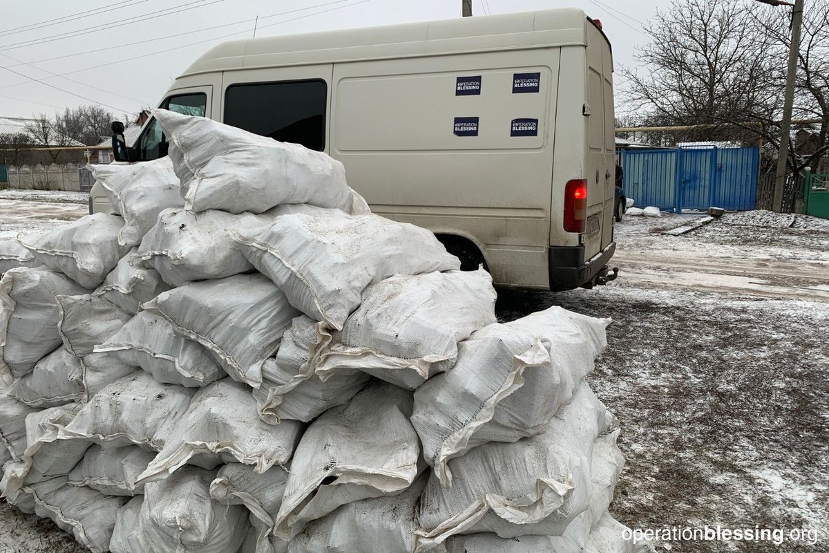 operationbless's tweet photo. 🚨 Right now, Operation Blessing is on the ground in #Ukraine providing emergency relief and supplies to families and individuals in the cities of Kiev and Krasnohorivka. Please #pray and make a gift of any amount to send help to victims of crisis here: https://t.co/0ahmQKNq4L https://t.co/vGtsb0j7nC