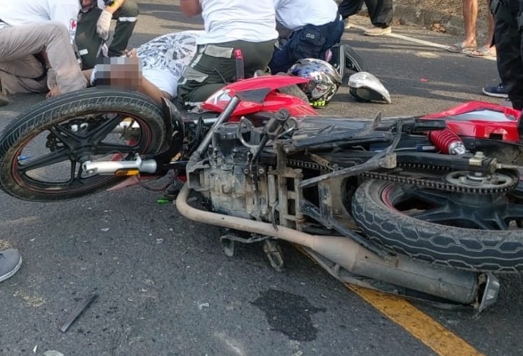cm5351865's tweet photo. #TráficoSV | @CruzRojaSal informa que Socorristas de la Seccional de Quezaltepeque atienden accidente de tránsito sobre la carretera que conduce hacia San Matías, a la altura del Desvío a San Lorenzo, donde atienden a un motociclista lesionado. https://t.co/wQsRiNpfme