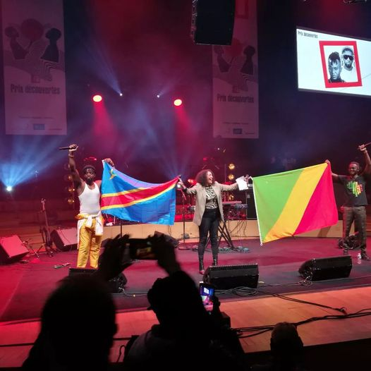 Mariusca3's tweet photo. C'est surement l'une des plus belles images que je verrai en 2022! CONGO🇨🇬🇨🇩
@Waye et @AleshOfficiel
Big up à toi @FievetJuliette ❤️
#CONGO #PRIXRFI https://t.co/2Ge0a2pZ7D