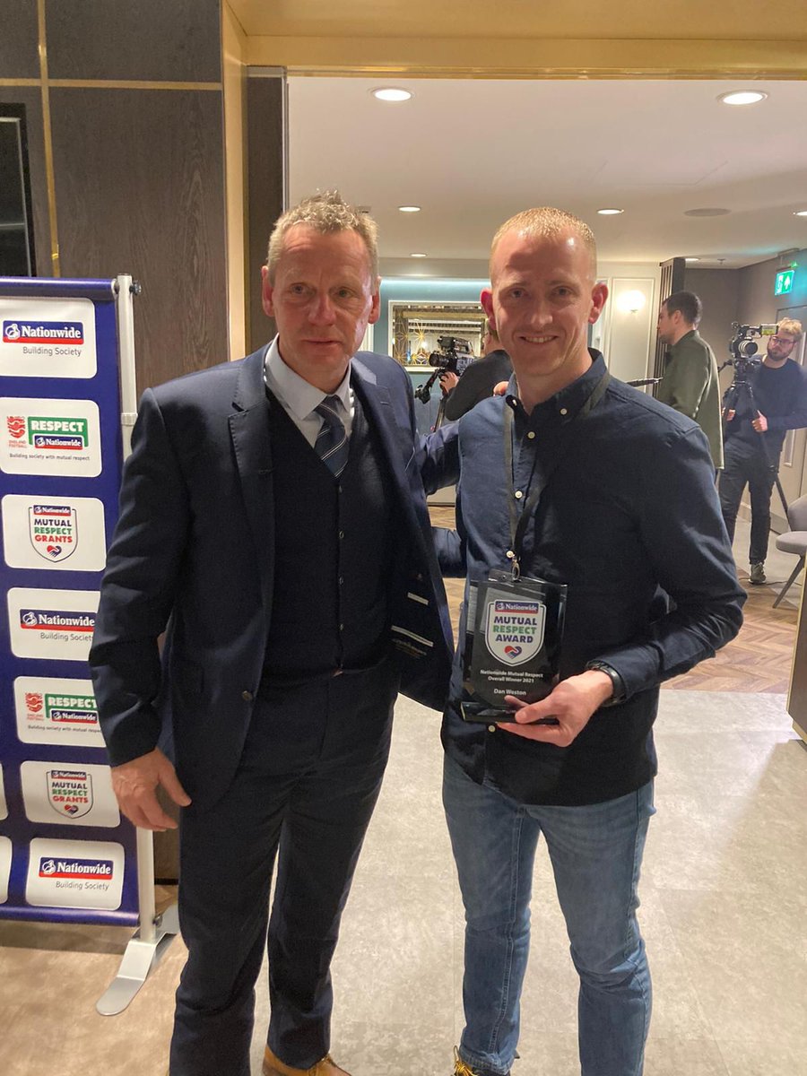 What an incredible day! Not only was i the 1st FA Nationwide Mutual Respect Award Winner, I'm also the Annual 2021 Award Winner! Got to meet @TheStuartPearce! Amazing! Thank you to @mrchrishull and @AskNationwide and all the 2021 Award Winnners!
⚽️⚫⚪⚫⚪