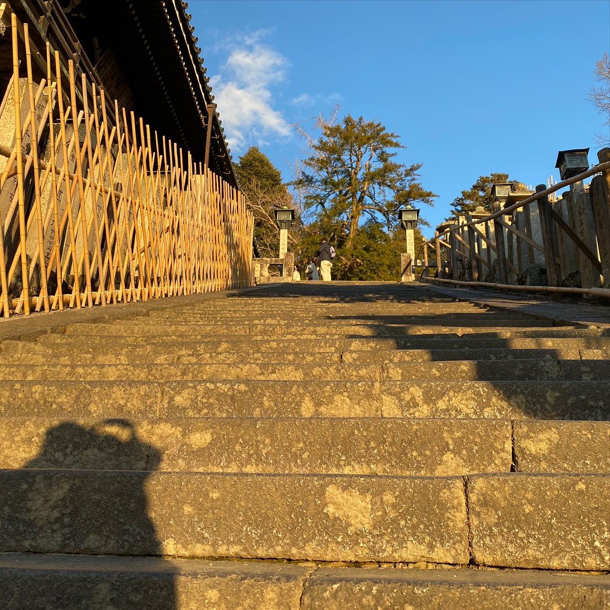 spiriate's tweet photo. 奈良県　東大寺二月堂。
旧暦2月に「お水取り」が行われることから二月堂とよばれています😄

夕日がキレイでした🌇

#奈良県
#東大寺
#東大寺二月堂 
#二月堂
#神社仏閣
#神社仏閣めぐり 
#スピリエイト
#お水取り https://t.co/ejRSBIeTKA