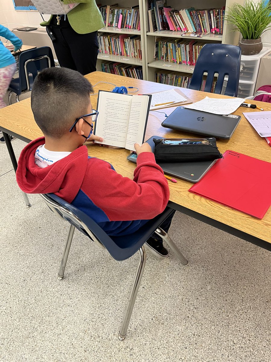 Ashleewms's tweet photo. I LOVED seeing #booksinhand in every classroom (K-5) @RosemontEagles during learning walks today. @vblit4kids @VBTitleI #loveforreading #studentengagement https://t.co/6ot0fqwTlU