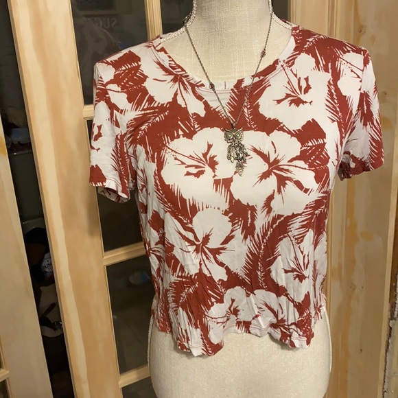 So good I had to share! Check out all the items I'm loving on <a href="/Poshmarkapp/">Poshmark</a> #poshmark #fashion #style #shopmycloset #aeropostale #dolcegabbana #americaneagleoutfitters: posh.mk/MzPHUpIcVnb