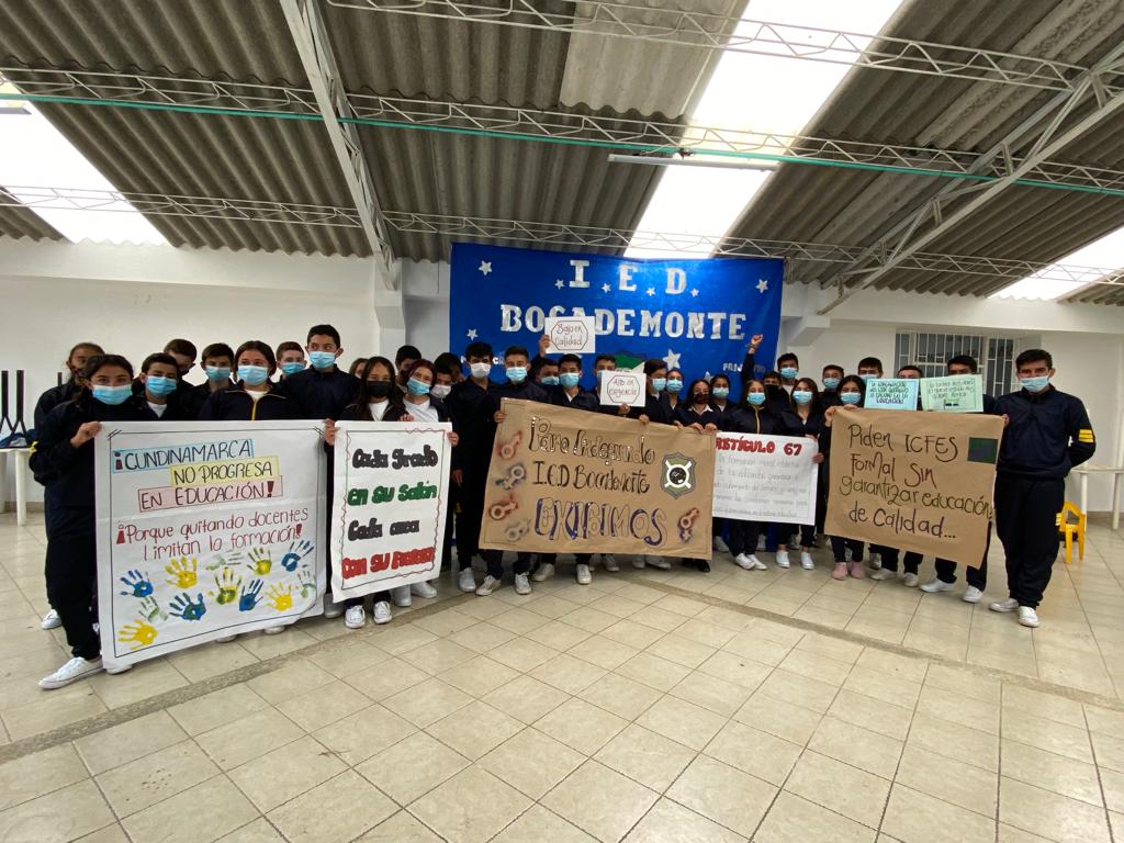 GuavioPH's tweet photo. La educación se debe apoyar y eso lo hacen los jóvenes de #Bocademonte esperamos que @nicolasgarciab considere que quitando docentes se adquiere calidad en la #educacion https://t.co/KihFSo6V3V