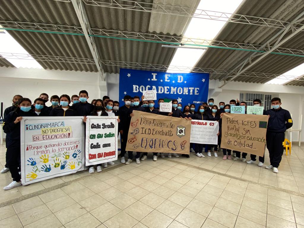 GuavioPH's tweet photo. La educación se debe apoyar y eso lo hacen los jóvenes de #Bocademonte esperamos que @nicolasgarciab considere que quitando docentes se adquiere calidad en la #educacion https://t.co/KihFSo6V3V