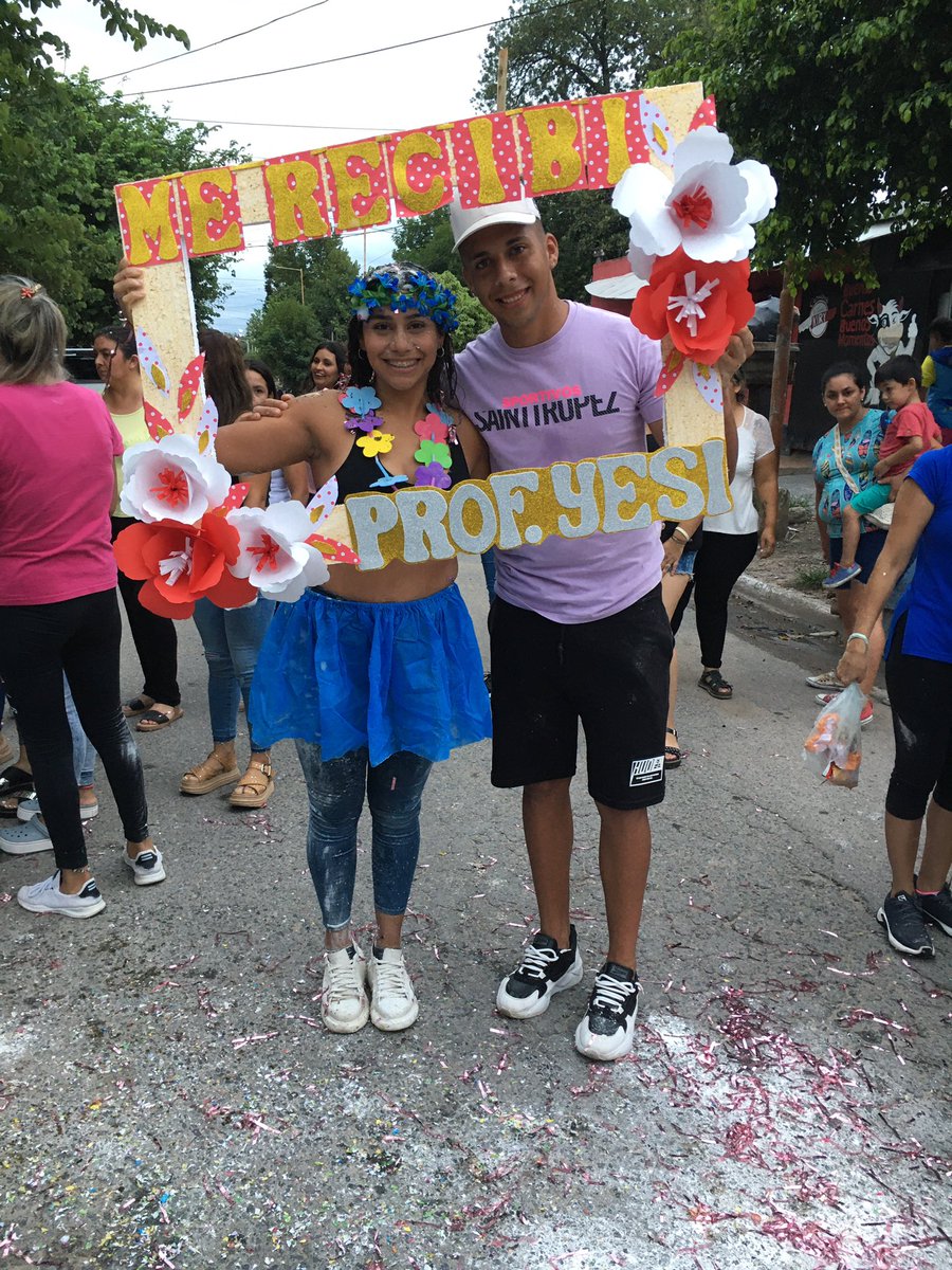 Tanto sacrifico valió la pena ❤️ felicidades profe!!! Te amo hermana ❤️🥺