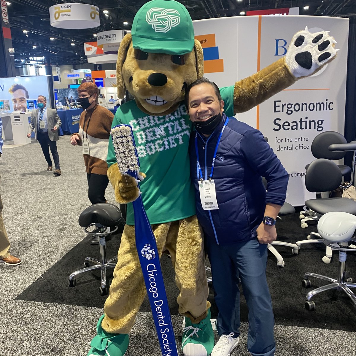 olivadds's tweet photo. Living my best life at the Chicago Dental Society's Midwinter Meeting #zentist #cds #midwintermeeting https://t.co/uV4TOr8NF8