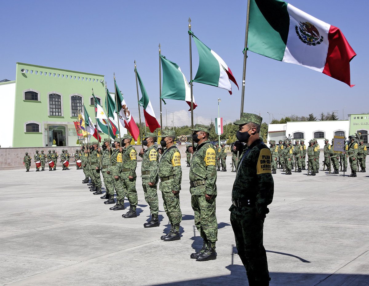 geramonro05's tweet photo. En representación del señor Gobernador, presidí la ceremonia conmemorativa del #DíaDeLaBandera en la 22ª Zona Militar en #Rayón, donde con respeto honramos el ejemplo de mujeres y hombres que, con patriotismo, responsabilidad y lealtad, nos legaron una nación fuerte y soberana. https://t.co/tOCJFoOLy0