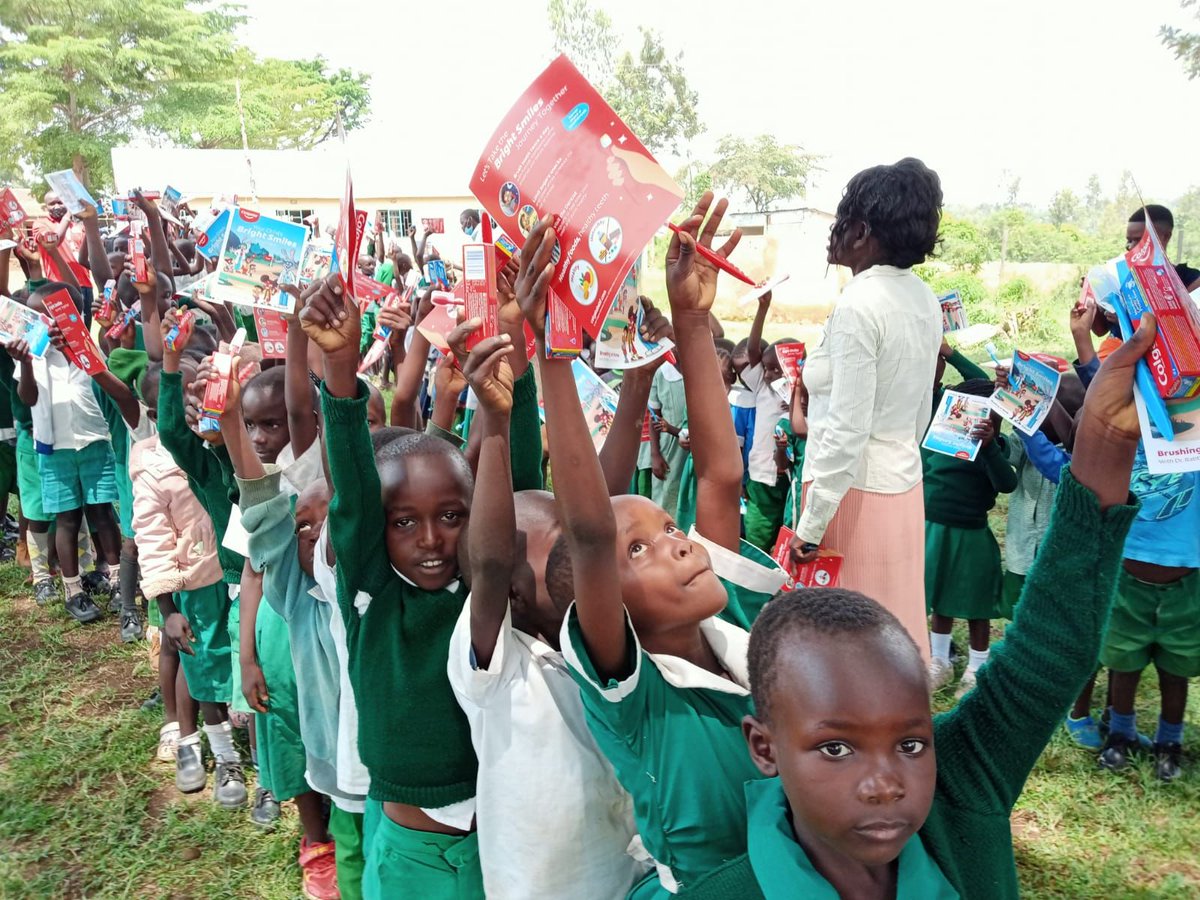 SpurafrikaK's tweet photo. Smiles from Kisumu with love!
#smileswithlove #kisumuwithlove #oralhygiene #strongandhealthyteeth #colgatesmiles @Colgate @CP_News https://t.co/9VSLgNYzsO