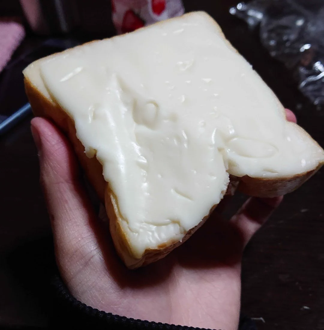 @y_ta_net 郡山のご当地パンにクリームボックスがあります。
ミルククリームの甘さとしっとりとした食パンのコンビネーションが抜群です🤤 