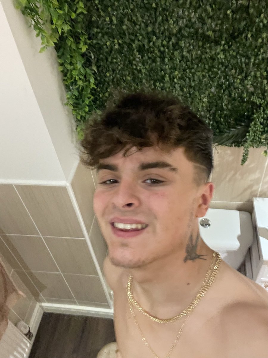 Trafford2000's tweet photo. ’m finally back on only fans after my break 🥰 just turned 19 … daily content and private requests😮‍💨 … next 20 subs for only £5 be quick https://t.co/Q0WExfRqpA https://t.co/Q0WExfRqpA https://t.co/thdVHEKzxO