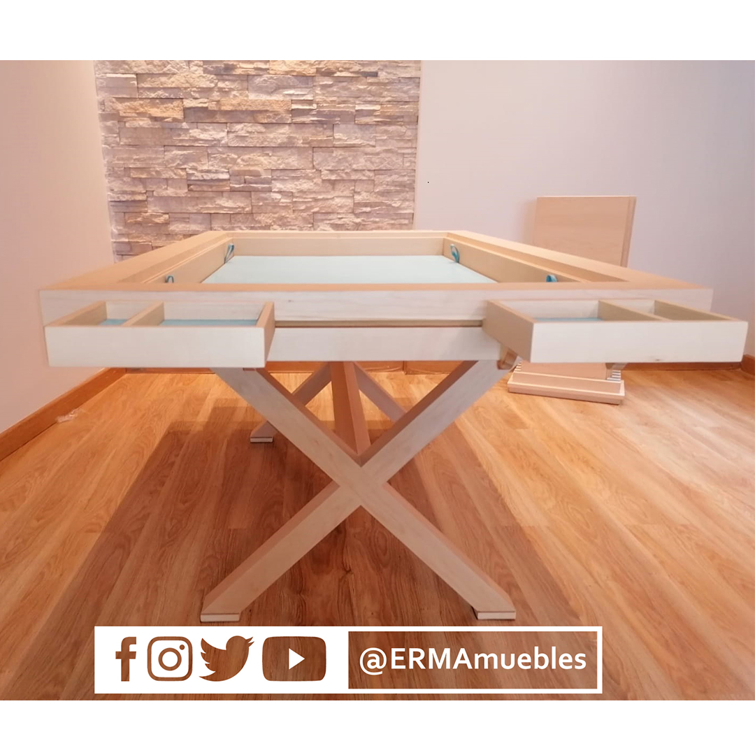 ERMAmuebles's tweet photo. Una preciosa Ávalon en tonos claros, con doble extensión (los propios soportes de las mismas son accesorios de tipo caja), patas en "X" y soporte para las tapas. 

#boardgames  #mesasdejuego  #miniaturas  #rol  #wargames  #mesaserma #juegosdemesa #juegosdetablero https://t.co/zLPjlcXB3J