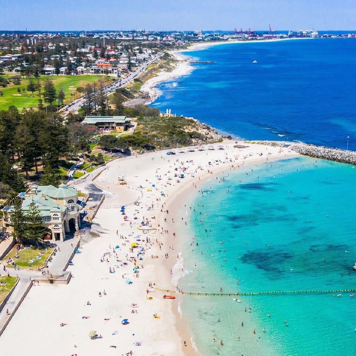 Just when we thought #CottesloeBeach couldn't get any more impressive... 🤩

Kicking off today, this beautiful beach in @WestAustralia will transform for the annual @sculpturebysea exhibition, which runs until 21 March.

#seeaustralia #thisiswa #seeperth #holidayherethisyear