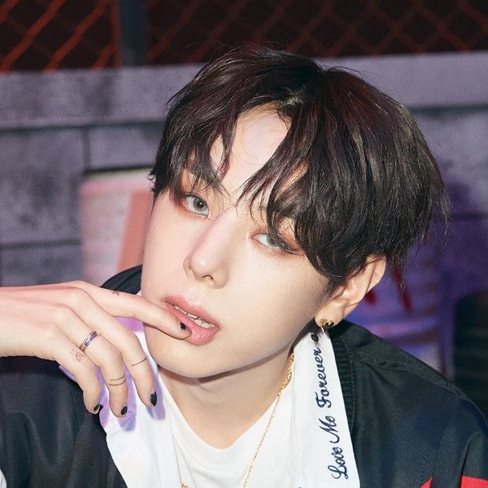 weizult's tweet photo. #NewProfilePic hes so fine HES SO PERFECT https://t.co/1tzG1X78z1
